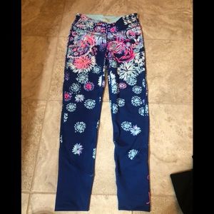 Fun Lilly Pulitzer workout legging size s